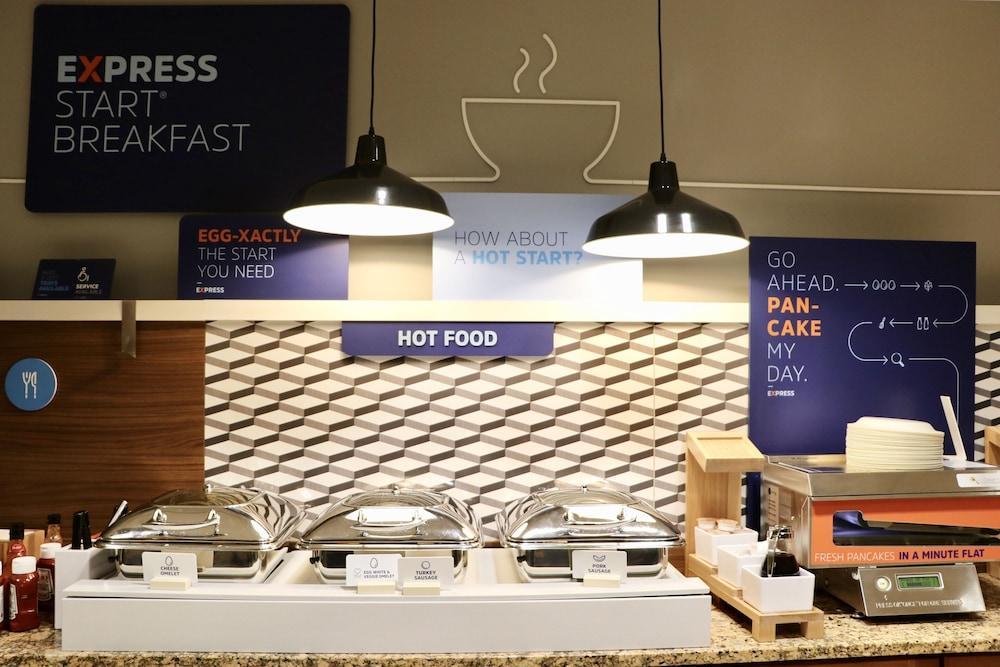 Holiday Inn Express Boston Brockton By Ihg Экстерьер фото