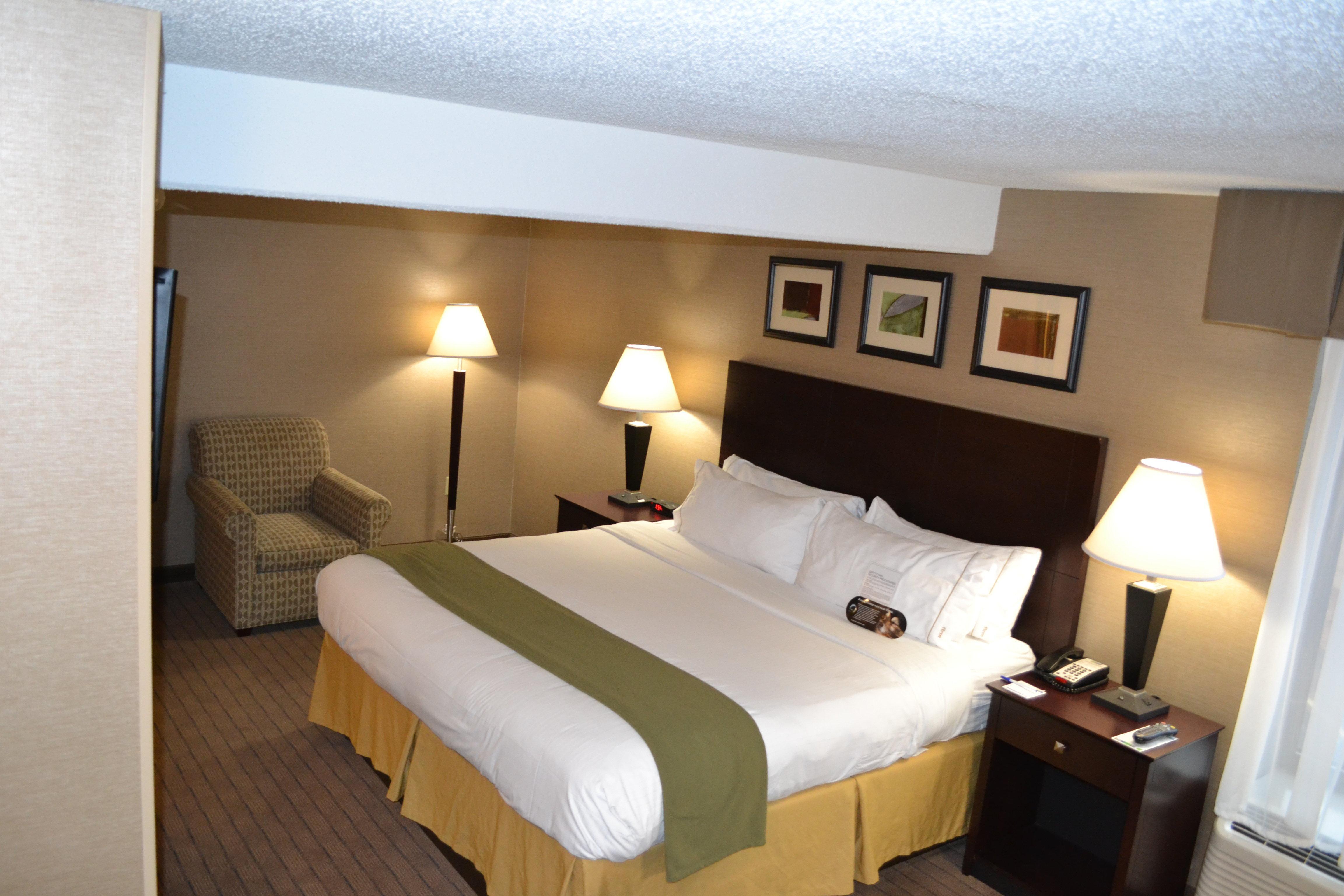 Holiday Inn Express Boston Brockton By Ihg Экстерьер фото